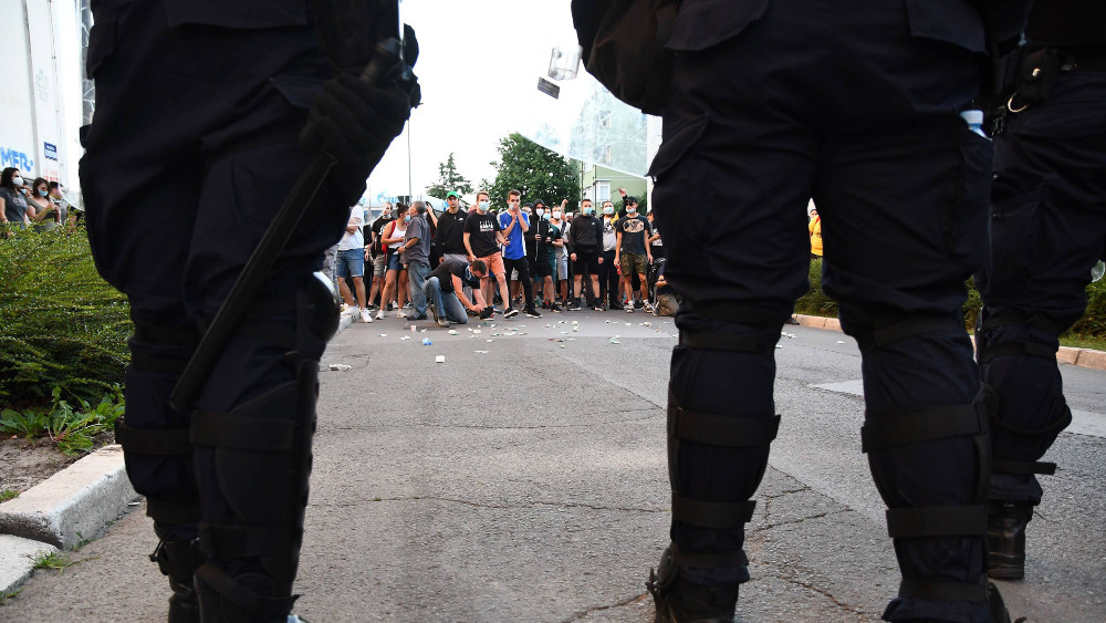 Još uvek nepoznat identitet policajaca koji su tukli građane 1