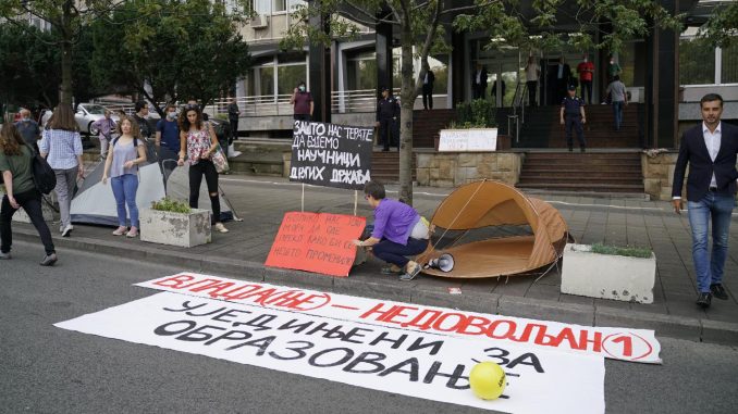 Students block Nemanjina street and the Ministry of Education building (PHOTO / VIDEO) 1