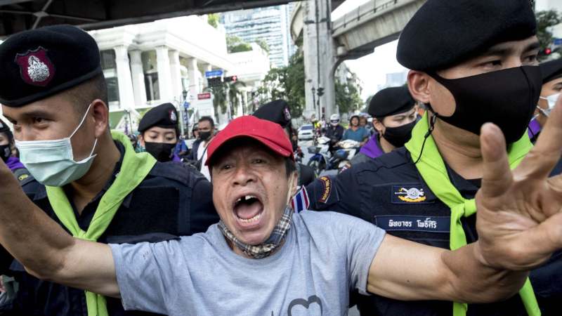 U Bangkoku nastavljen protest uprkos zabrani okupljanja više od četiri osobe 1
