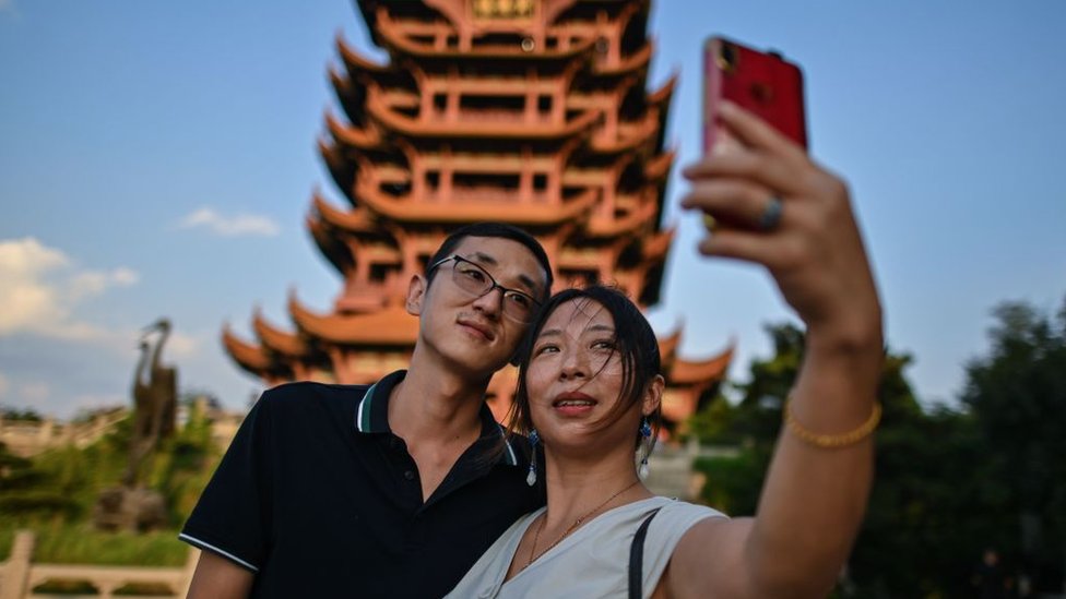 A couple sightseeing in Wuhan