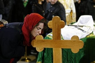 The coffin with the body of the patriarch in the Temple, violation of all epidemiological measures (PHOTO, VIDEO) 9