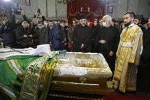 Ark with the body of the patriarch in the Temple, violation of all epidemiological measures (PHOTO, VIDEO) 6