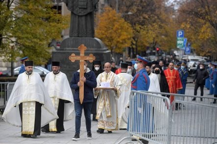 The coffin with the body of the patriarch in the Temple, violation of all epidemiological measures (PHOTO, VIDEO) 14