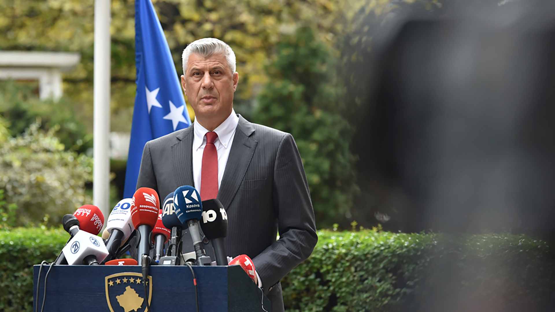 Potvrđene optužnice protiv Tačija i Veseljija, kosovski predsednik podneo ostavku 1