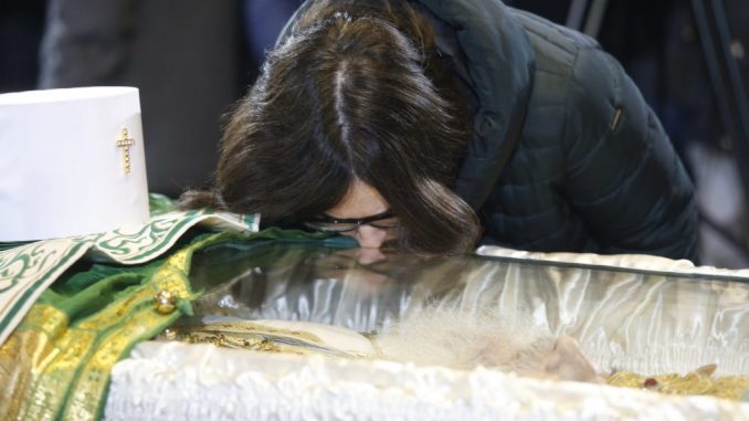 The coffin with the body of the patriarch in the Temple, violation of all epidemiological measures (PHOTO, VIDEO) 1