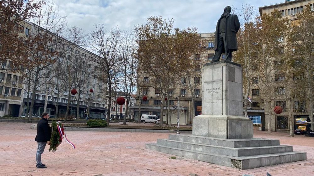 Sekretar grada Beograda za kulturu položio venac na spomenik Nikoli Pašiću 1