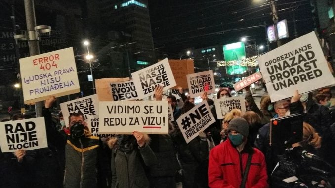 Ispred Vlade Srbije održan protest radnika na internetu zbog poreza (FOTO; VIDEO)