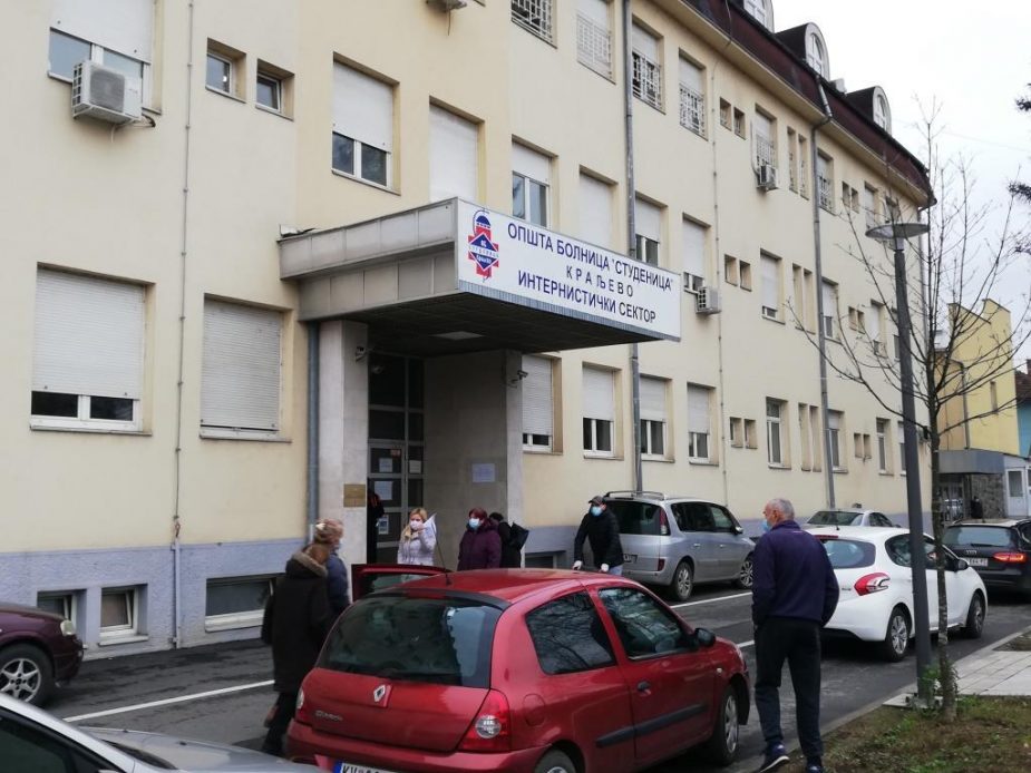 Zaposleni u kraljevačkoj bolnici obustavili rad na 20 minuta, traže da se poštuju mere 1