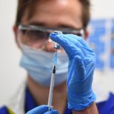 Najviši američki zvaničnici imaće rani pristup vakcini protiv virusa korona 14