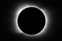 Complete solar eclipse in South America (PHOTO) 6