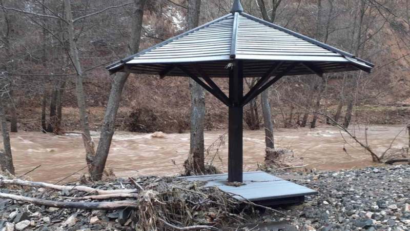 Bujica srušila most na Staroj Planini, poplavljena izletišta 1