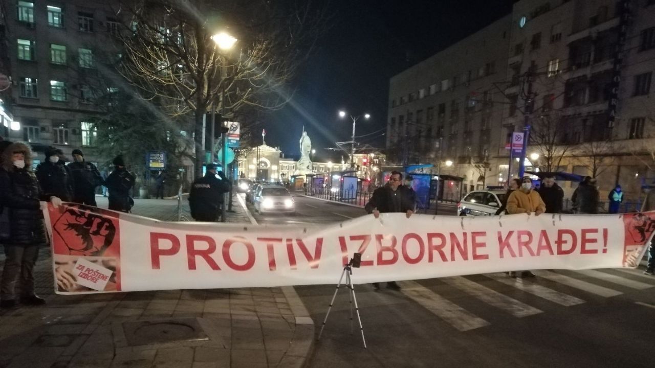 Pokret za preokret: Stefanu Nemanji brusilicom odsekli krst i zavarili mač (VIDEO) 1