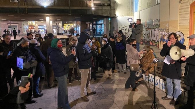 Protest in front of the Philosophical: Monument erected with stolen money 1