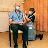 Britanija počela vakcinisanje vakcinama AstraZeneke i Univerziteta Oksford 8