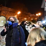 Demonstranti u Varšavi na policiju grudvama snega, a ona na njih suzavcem 6