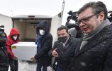 Vučić na prelazu Tabanovce uručio Zaevu prvi kontingent vakcina protiv korone 9