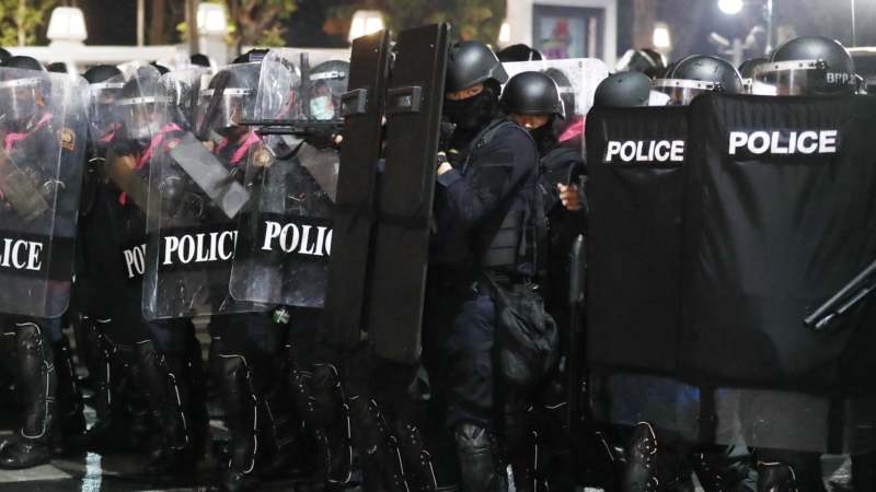 Tajlandska policija vodenim topovima i gumenim mecima na prodemokratske demonstrante 1