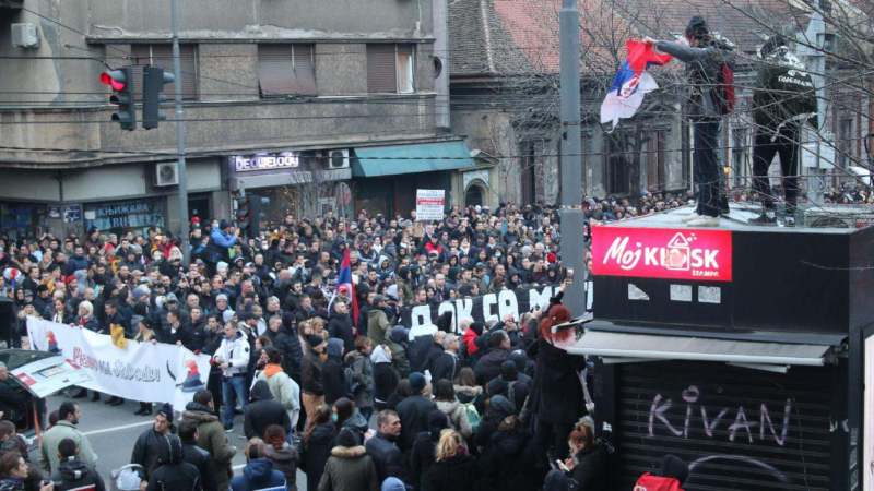 Protest u Beogradu zbog mera protiv korona virusa (VIDEO) 1