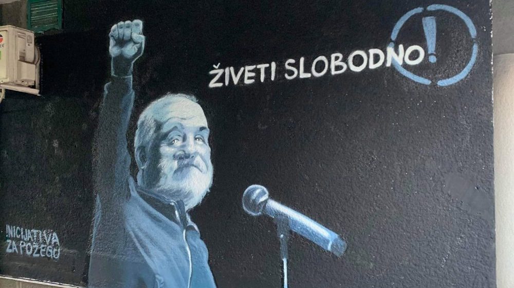Oskrnavljen mural sa likom Đorđa Balaševića u Požegi 1