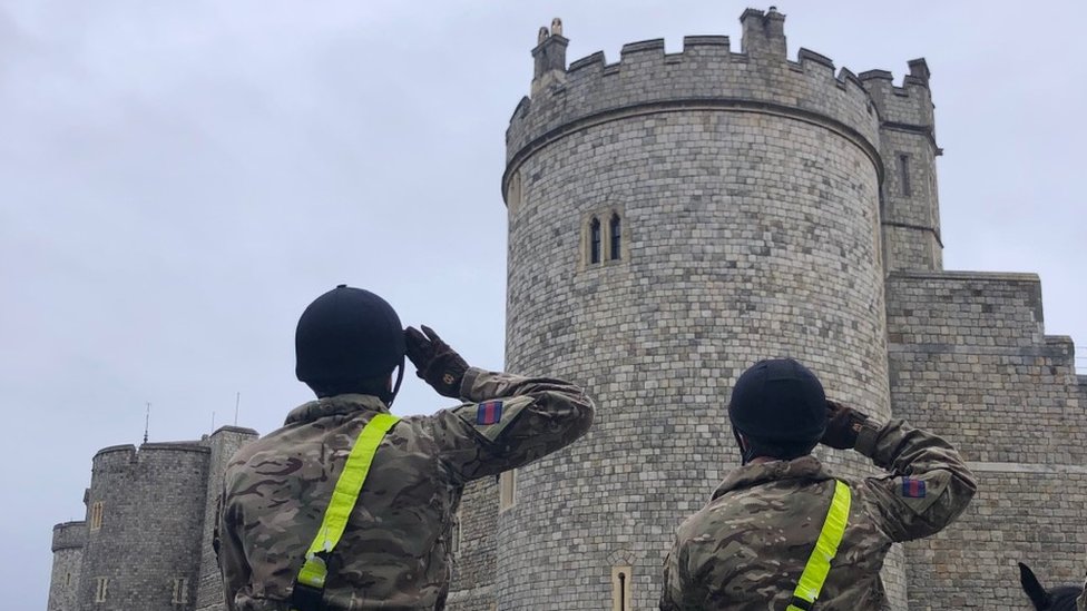 Members of Household Cavalry saluting