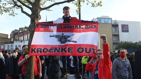 Navijači Arsenala protestovali protiv vlasnika kluba 1