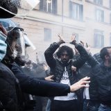 U Rimu policija sprečila protest vlasnika zatvorenih lokala ispred parlamenta 1