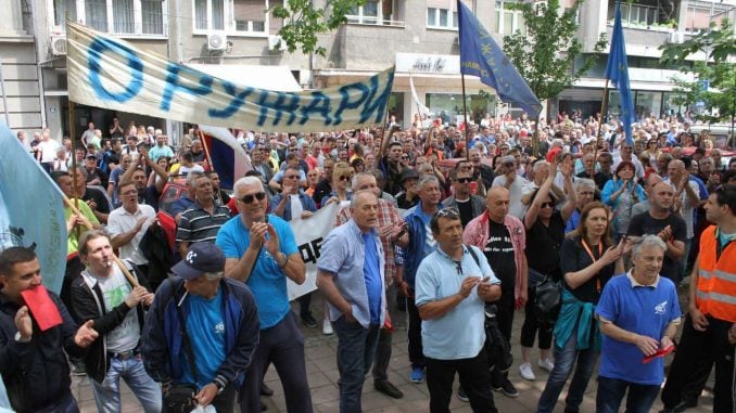 Oružari: Obezvređuje se državna imovina u fabrici