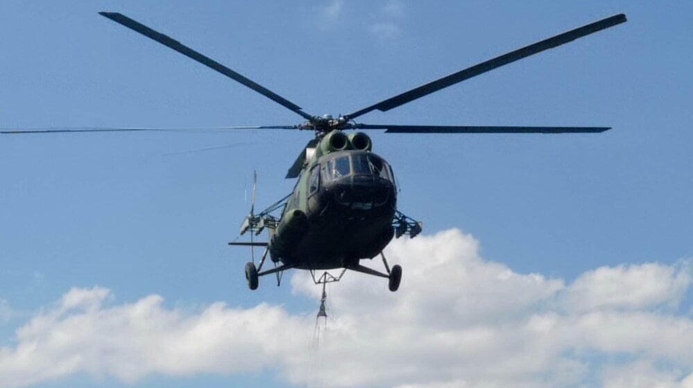 Helez i Konaković ne žele srpske helikoptere: Helikopter Oružanih snaga BiH gasi požar na Tjentištu 7