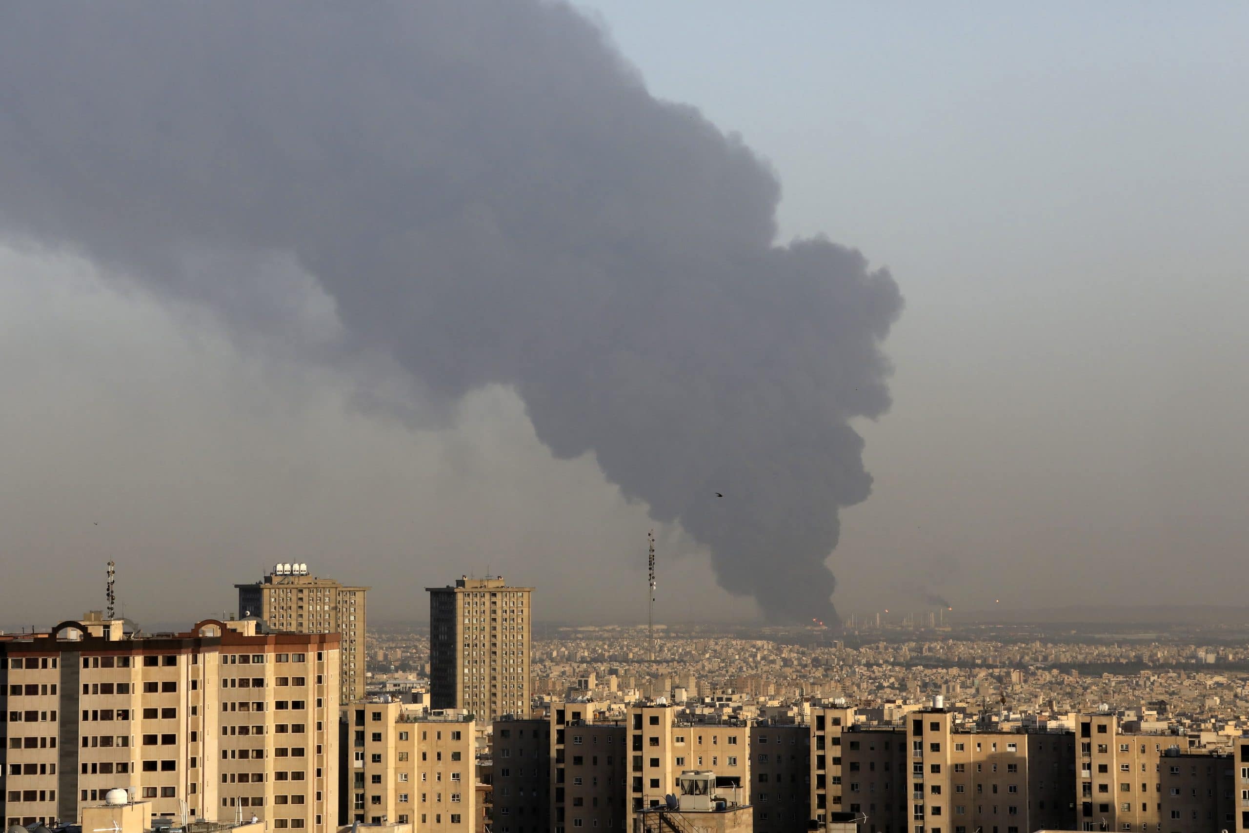 Požar zahvatio rafineriju nafte u Teheranu 1