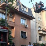 Zbog dehidracije prilikom gašenja požara u Beogradu dva vatrogasca u bolnici (FOTO) 4