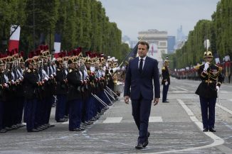 Francuska oprezno obeležava svoj nacionalni praznik, uz paradu i ograničen broj gledalaca (FOTO) 2