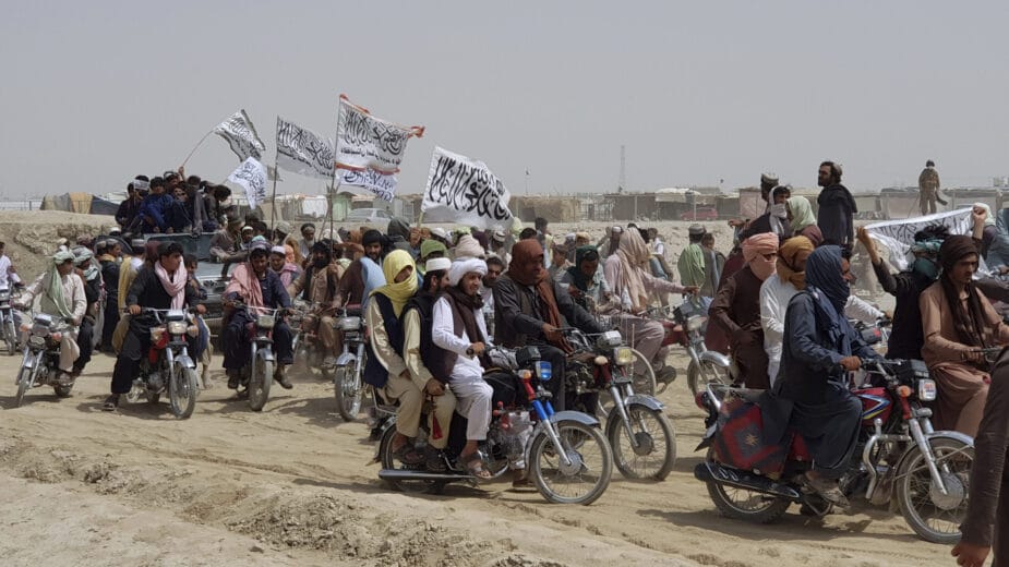 Avganistanski vojnici beže u Pakistan, Vlada Avganistana demantuje 1