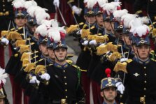 Francuska oprezno obeležava svoj nacionalni praznik, uz paradu i ograničen broj gledalaca (FOTO) 5