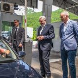 Premijer Krivokapić na Dobrakovu dočekivao iznenađene turiste iz Srbije 3
