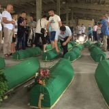 Tabuti posmrtnih ostataka Srebreničana ubijenih u genocidu dovezeni u Potočare 2