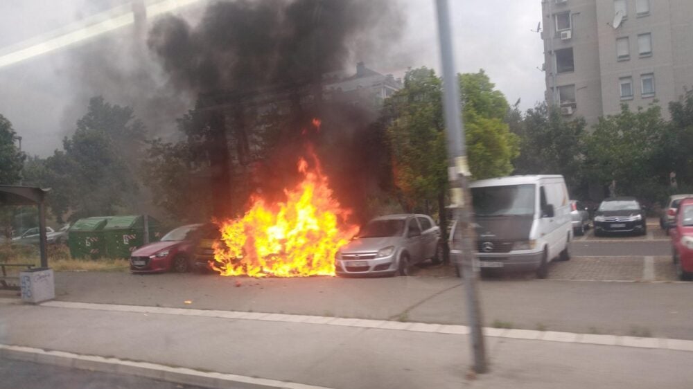 Na Novom Beogradu izgoreo automobil 1