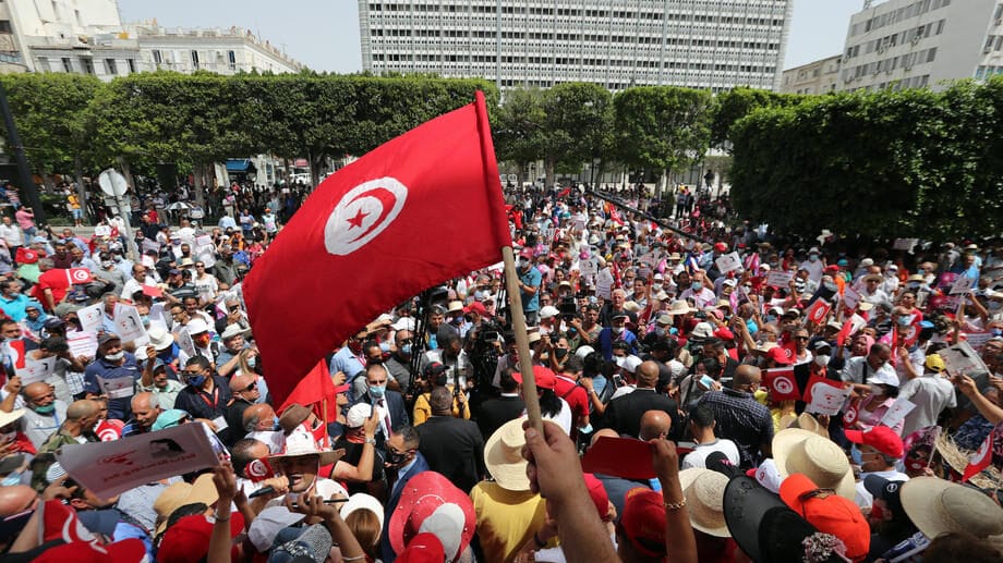 Predsednik Tunisa raspustio parlament i otpustio premijera posle demonstracija 1