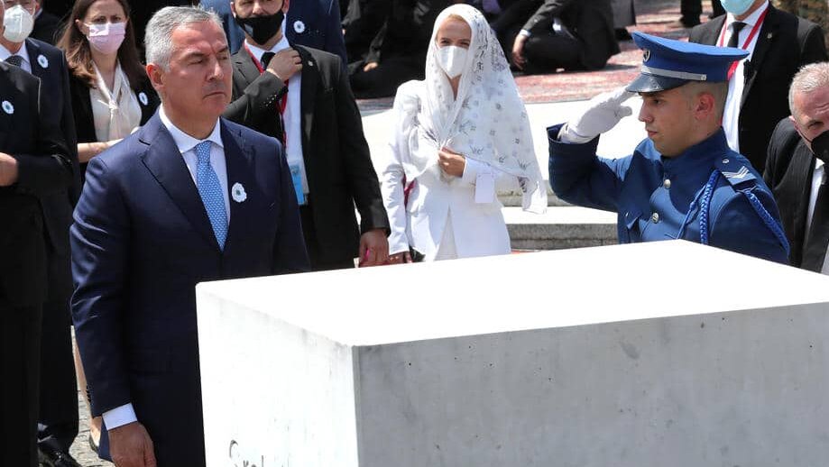 Oglasio se Milo Đukanović povodom 29 godina od genocida u Srebrenici 1