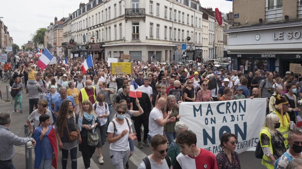 Hiljade Francuza protestovalo zbog zdravstvenih propusnica i vakcinisanja dece 1