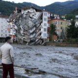 Novi bilans: U poplavama u Turskoj 27 stradalih 14