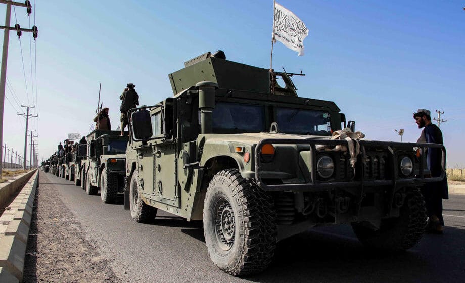 Talibani u Kandaharu paradirali sa američkim vojnim vozilima 1