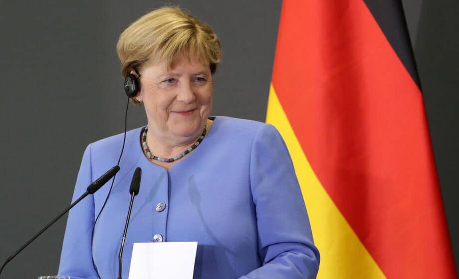 Ruske šaljivdžije zvale Merkelovu predstavljajući se kao Porošenko 1