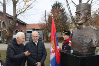Gradonačelnik Novog Sada otkrio bistu osnivaču Crne ruke majoru Vojislavu Tankosiću 3