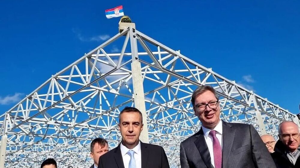 Vučić obišao završetak prve faze izgradnje druge fabrike nemačkog Kontinentala u Srbiji 1