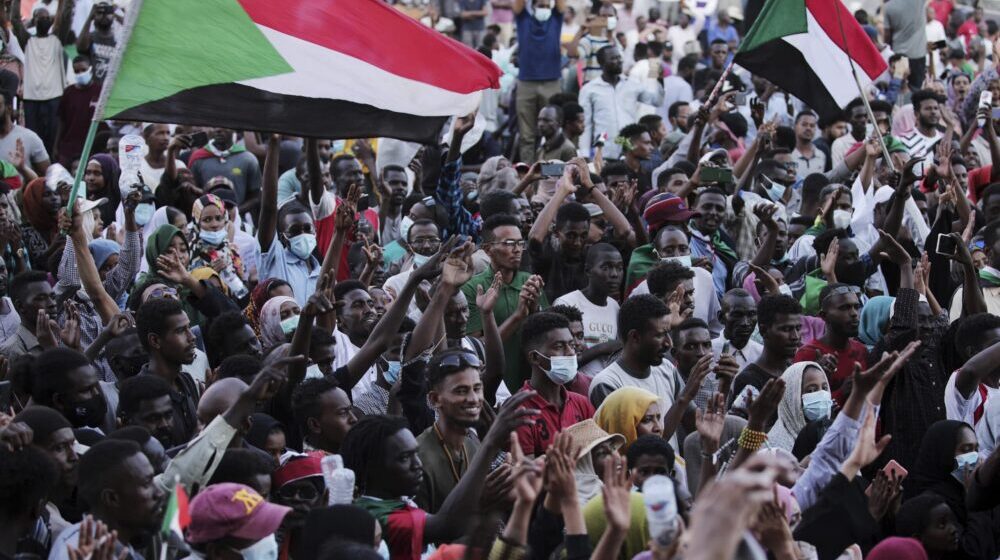 Najviši sudanski general se postavio na čelo vlade uprkos protestima opozicije 1