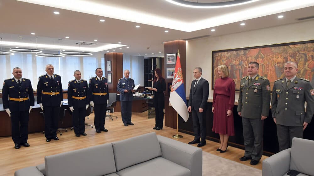 Ministar Stefanović uručio oficirima ukaze o unapređenjima i postavljenjima na nove dužnosti 1