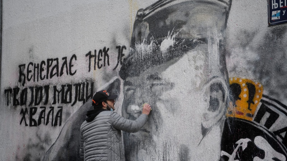 Nepoznate osobe očistile mural Ratku Mladiću u Njegoševoj ulici (FOTO) 1