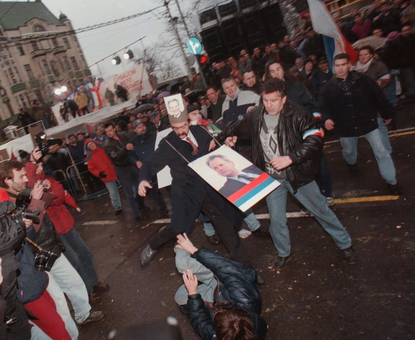 Sukob demonstranata i pristalica režima na ulicama Beograda