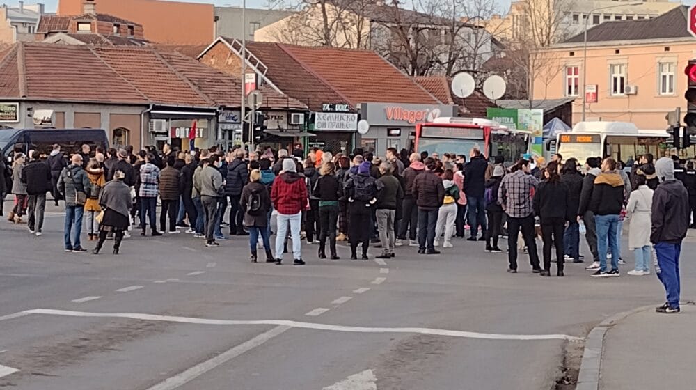 U Kragujevcu u subotu blokada na kružnom toku kod „Metroa” 1