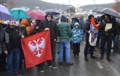 Među demonstrantima u Užicu i protivnici nošenja zaštitnih maski (FOTO/VIDEO) 8